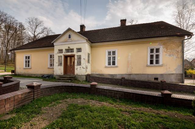 Stara plebania przy kościele pw. św. Klemensa w Trzemeśni