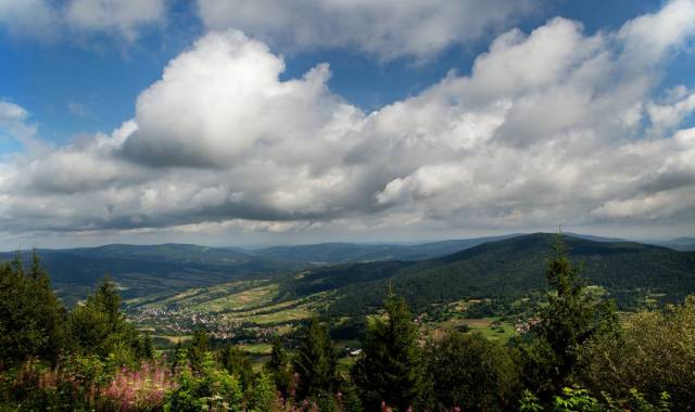 Panorama z Lubonia Wielkiego i schronisko w Lubniu